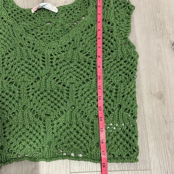 Free People Beach NWOT Green Crotchet Cropped Top in a Cotton/Polyester blend. - Picture 6 of 6
